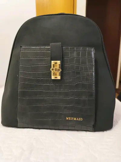 Mochila negra con diseño de cocodrilo Mermaid - miniatura 1