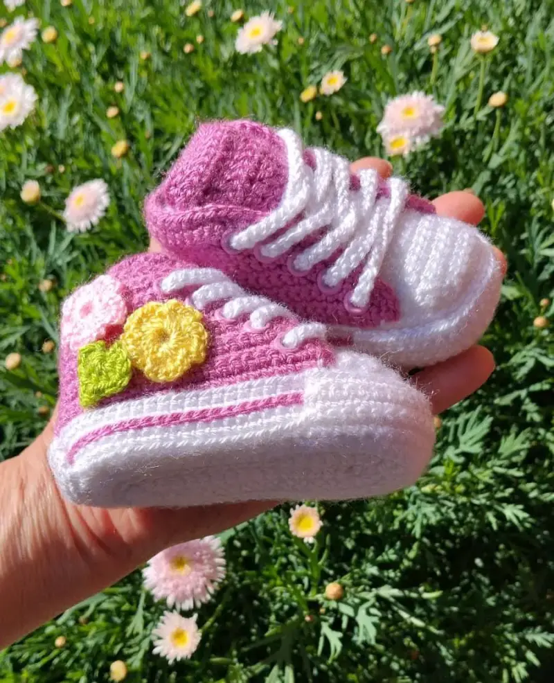 Zapatitos tejidos para bebé color rosa