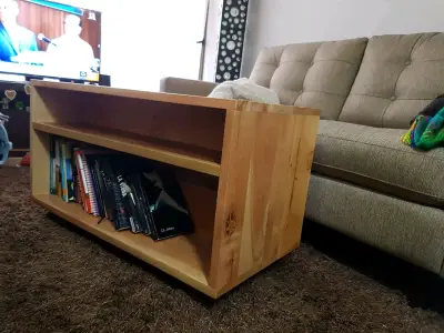 Mesa de centro de madera con estante - miniatura 2