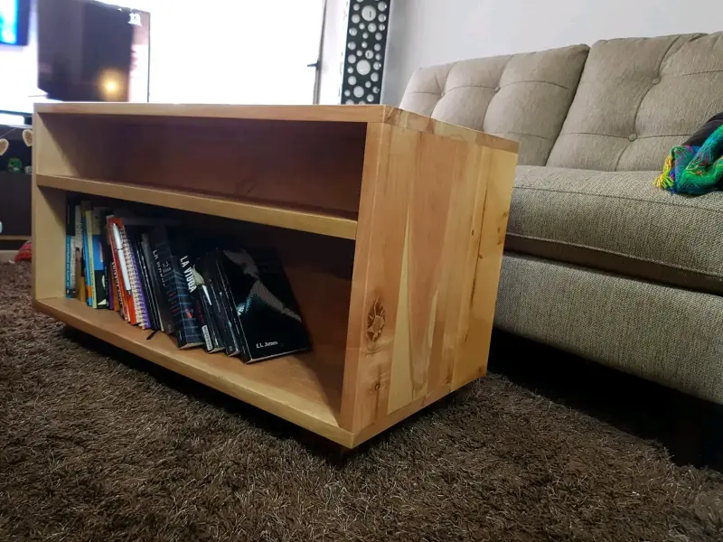 Mesa de centro de madera con estante - 4