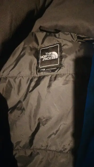 Chaqueta impermeable The North Face azul y negra - miniatura 2