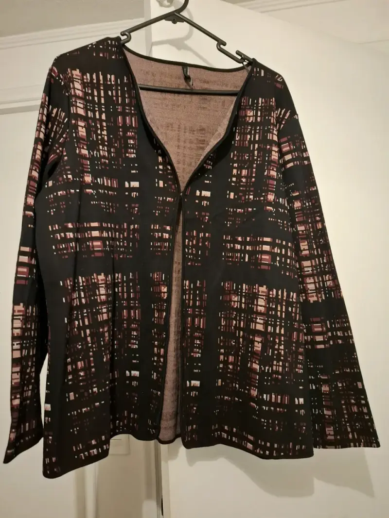 Chaqueta de mujer estampada en tonos oscuros - 3