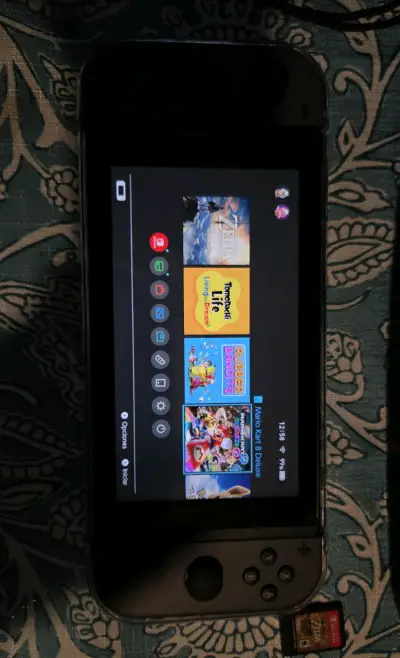 Nintendo Switch gris con juegos y accesorios - miniatura 4