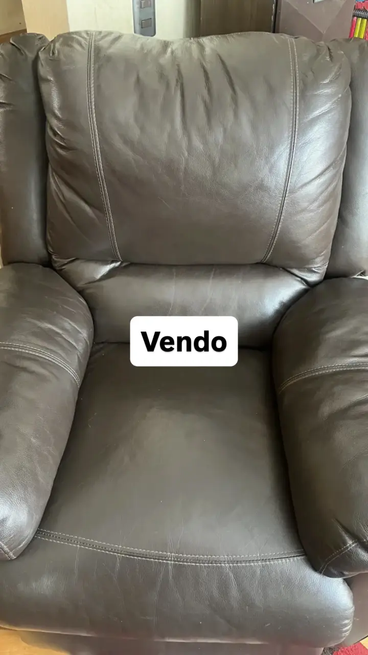 Bergere reclinable de cuero marrón en buen estado