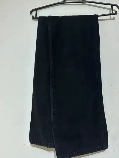 Jeans negros de corte recto para mujer - miniatura 1