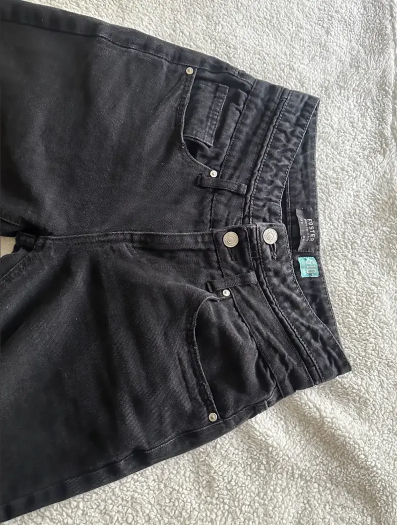 Jeans negros de corte recto para mujer - 5
