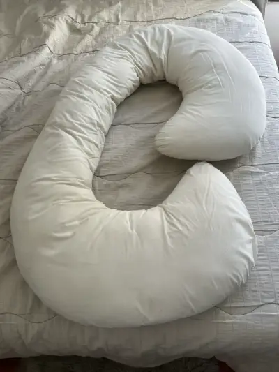 Almohada de embarazo en forma de C blanca - miniatura 1