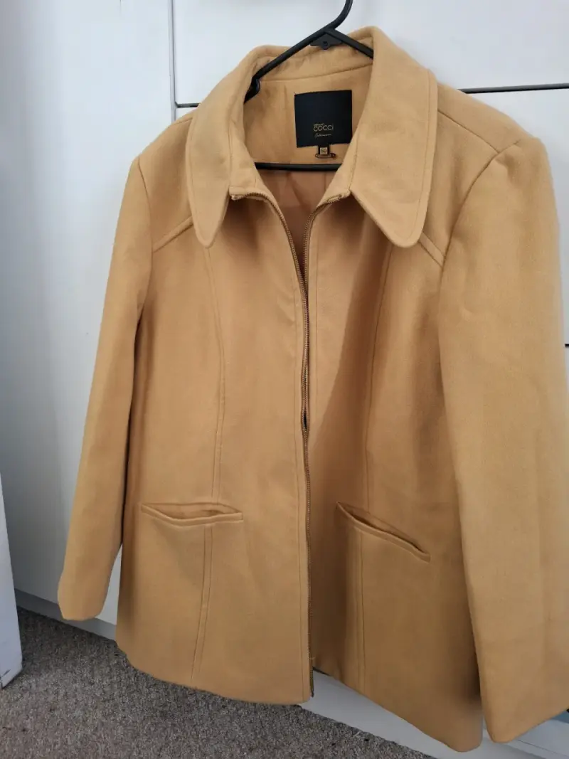 Abrigo de mujer beige con cierre - 2
