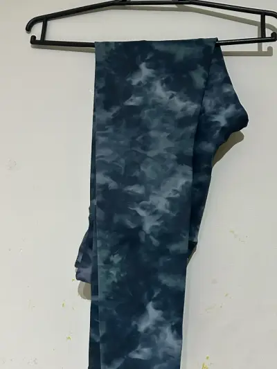 Leggings deportivos con diseño tie-dye azul - miniatura 1