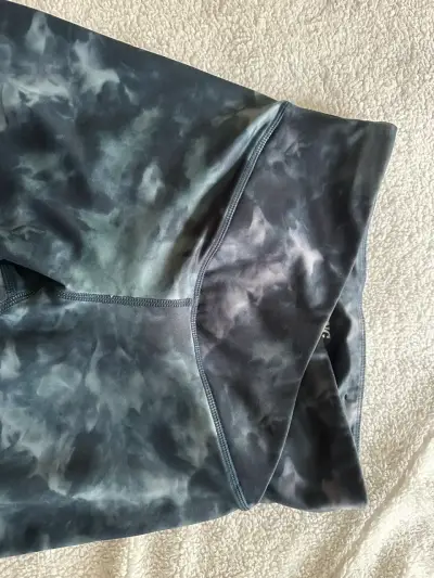 Leggings deportivos con diseño tie-dye azul - miniatura 4