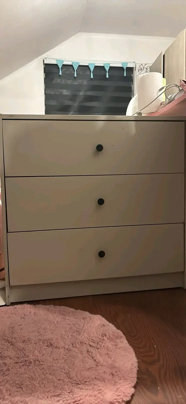 Cómoda de Madera Blanca con Tres Cajones - 2