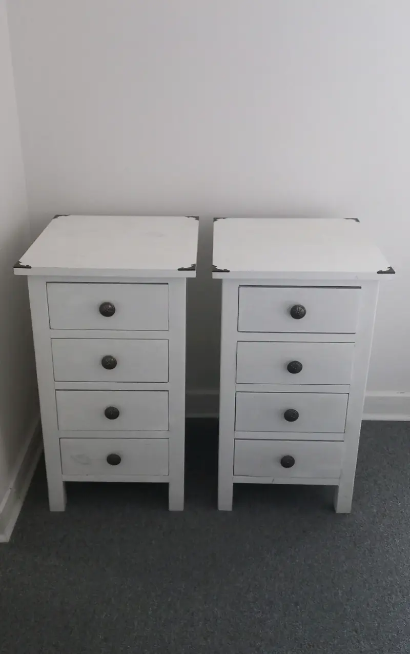 Set de dos veladores blancos de madera - 1