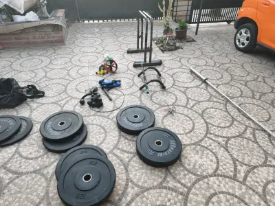 Set de Pesas y Barra con Discos, y más cosas - miniatura 1