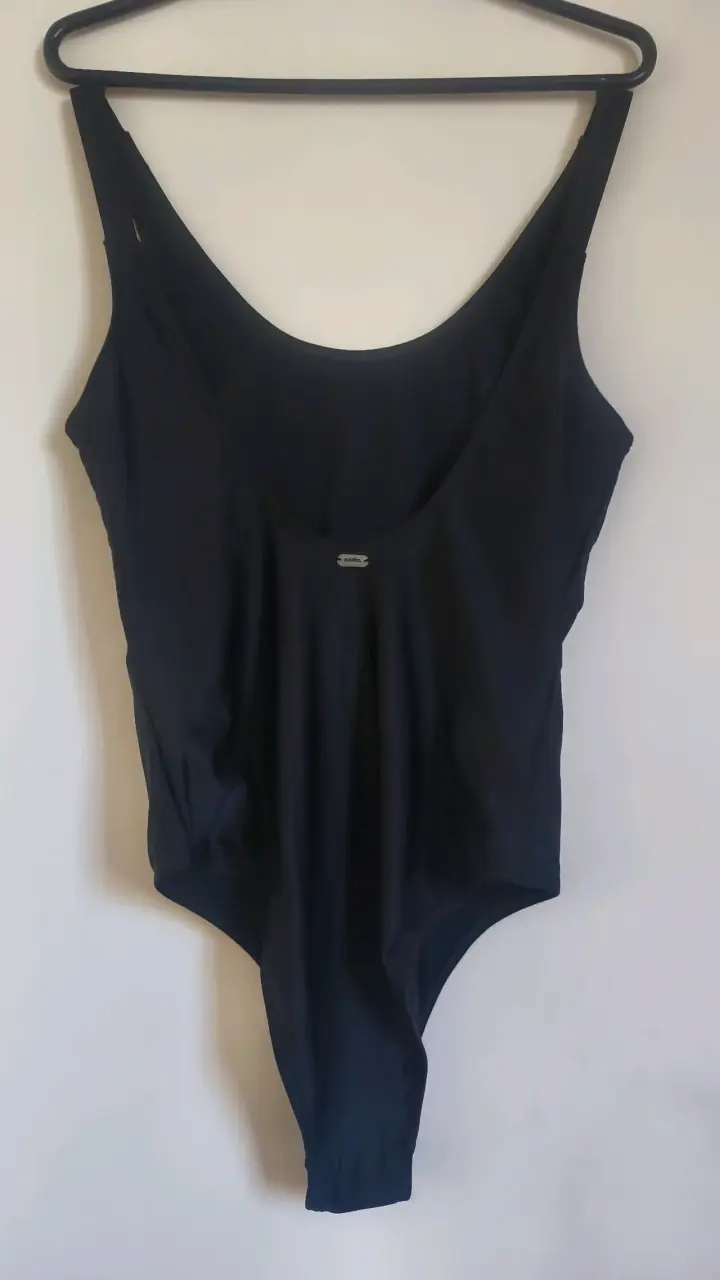 Traje de baño negro con - 2