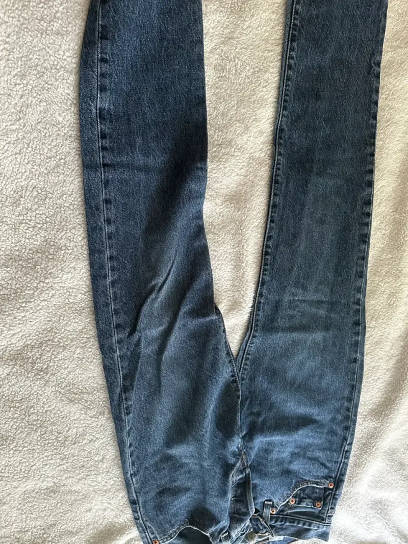 Jeans de mezclilla azul levi’s para mujer - 2