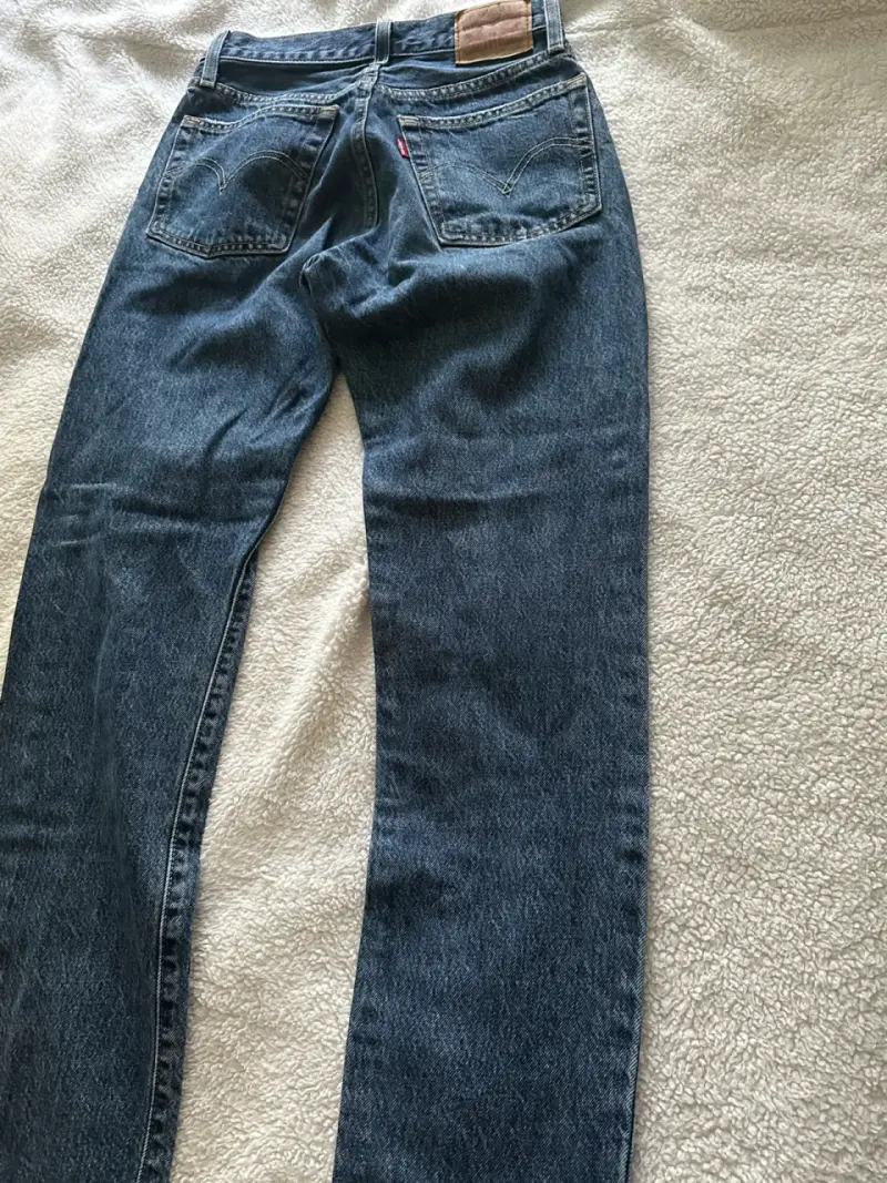 Jeans de mezclilla azul levi’s para mujer - 3