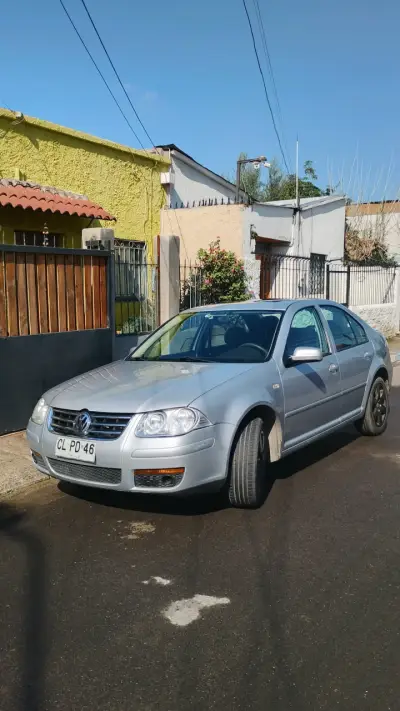 VOLKSWAGEN BORA TRENDLINE 2.0 AUTOM. - miniatura 1