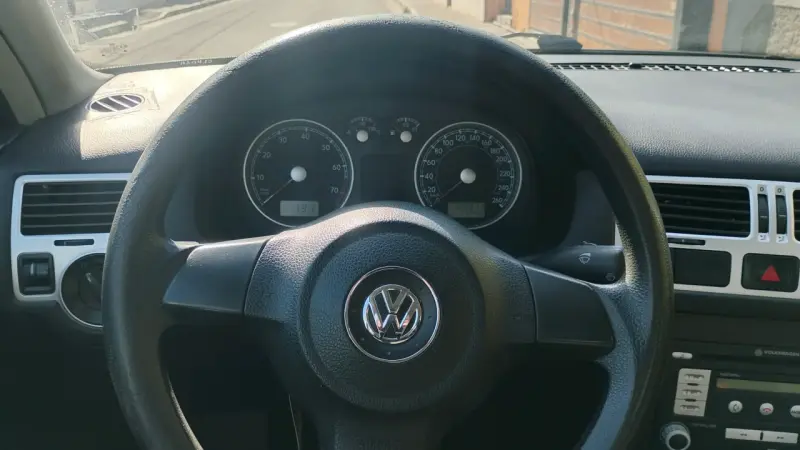 VOLKSWAGEN BORA TRENDLINE 2.0 AUTOM. - 6