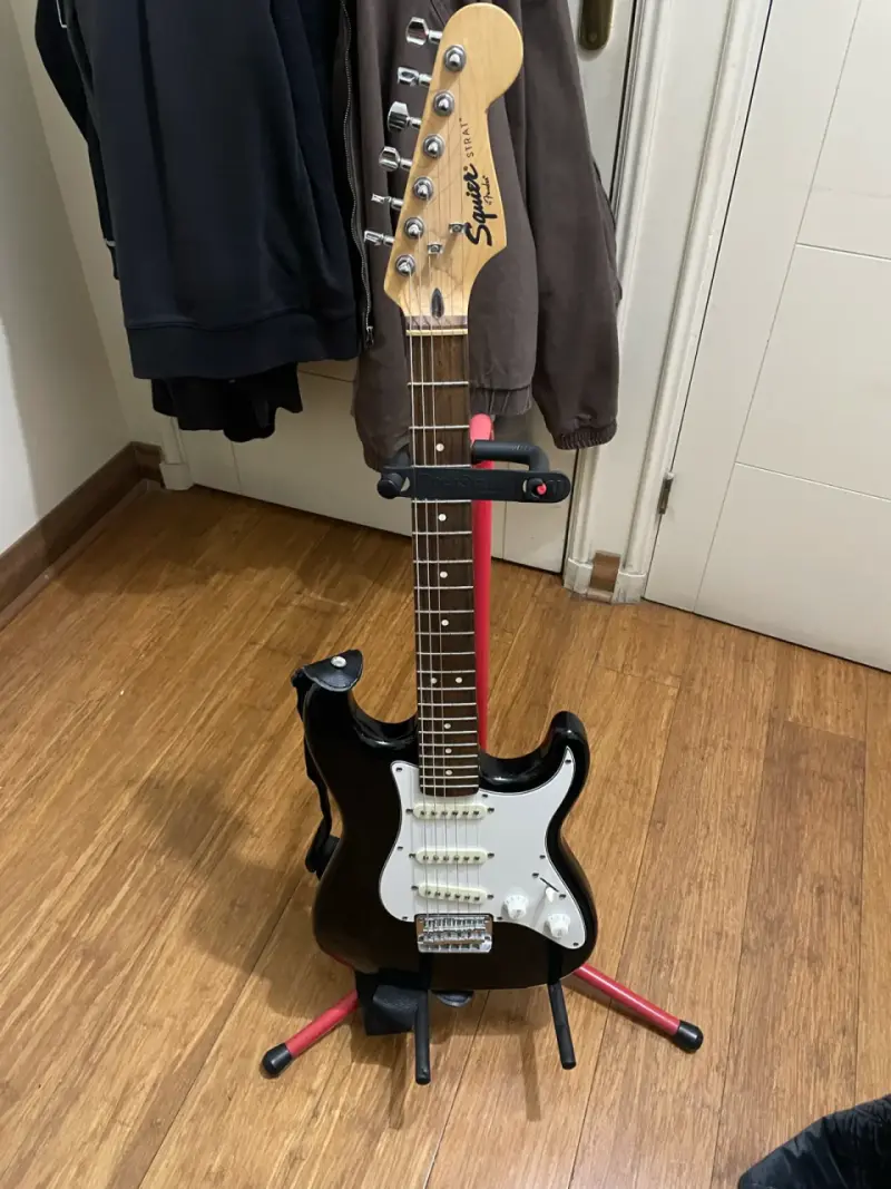 Set Guitarra Eléctrica Squier - 5