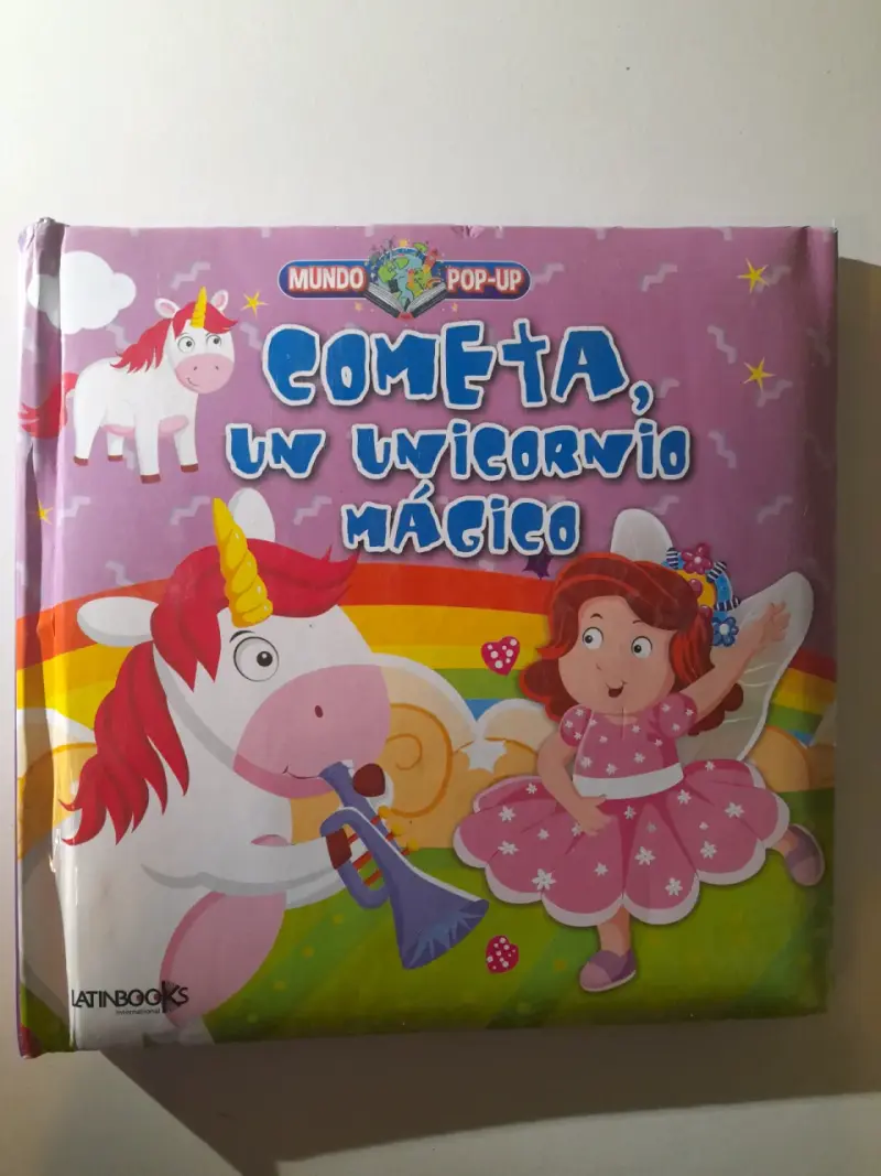 Libro pop-up infantil 'Cometa, un unicornio mágico'