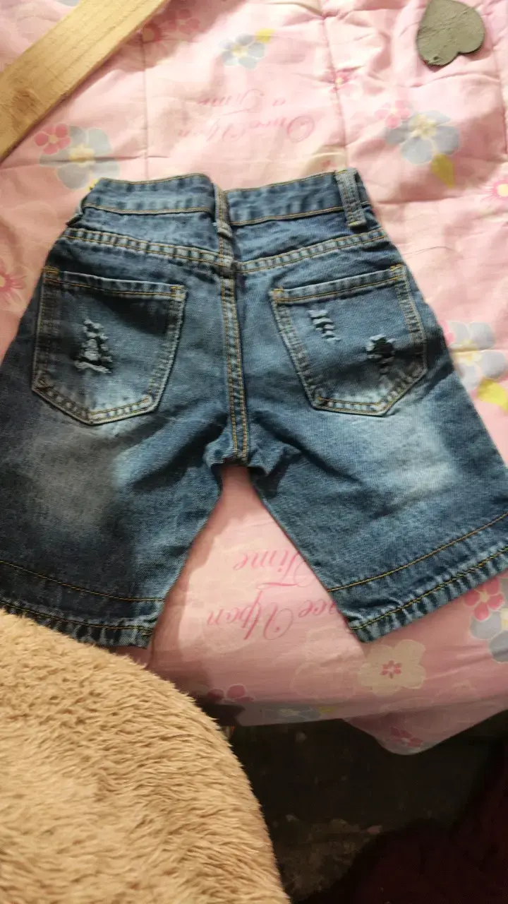 Shorts de mezclilla para niño con diseño desgastado - 2