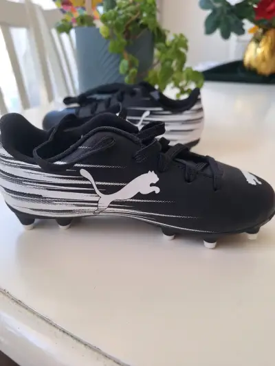 Zapatillas de fútbol PUMA NUEVAS - miniatura 1