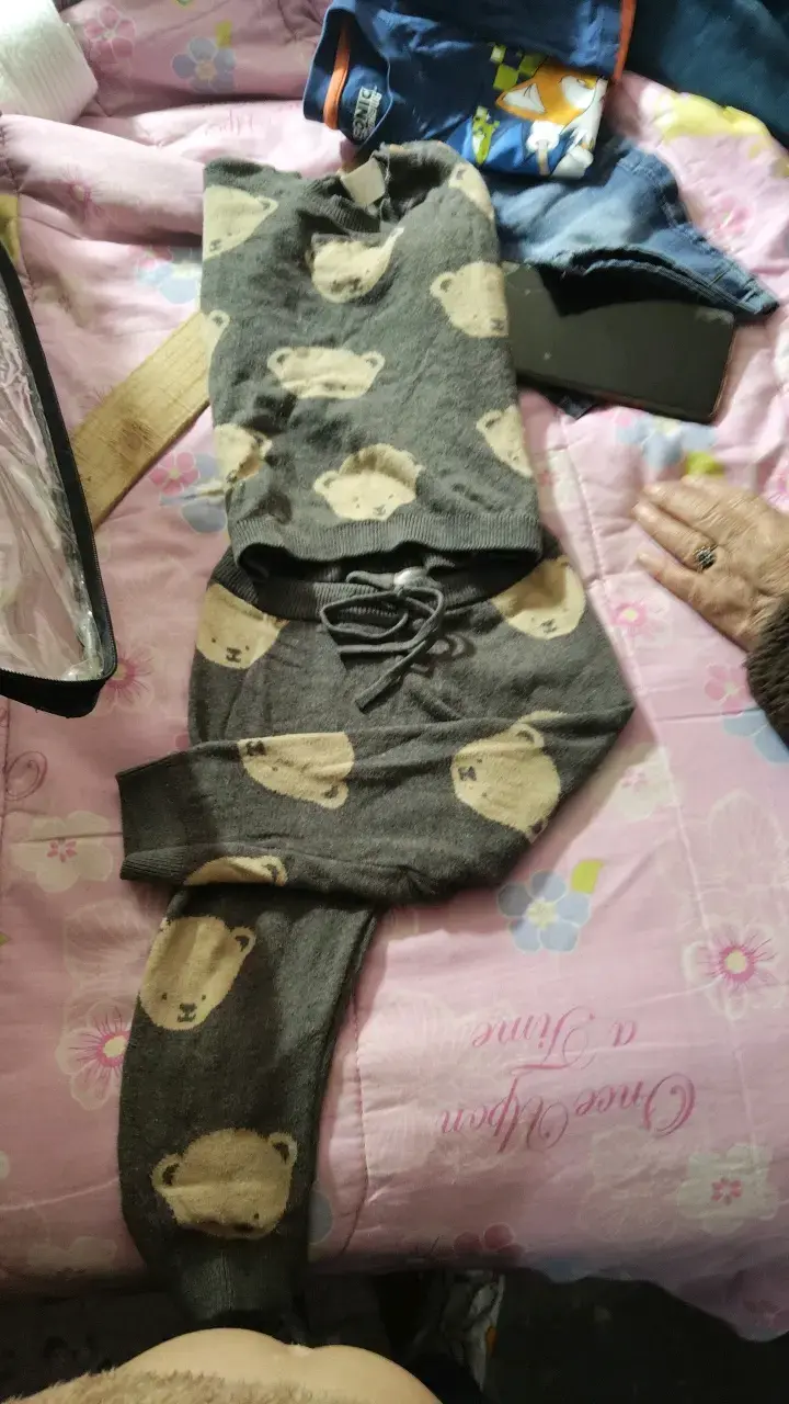 Conjunto de pijama infantil con diseño de osos
