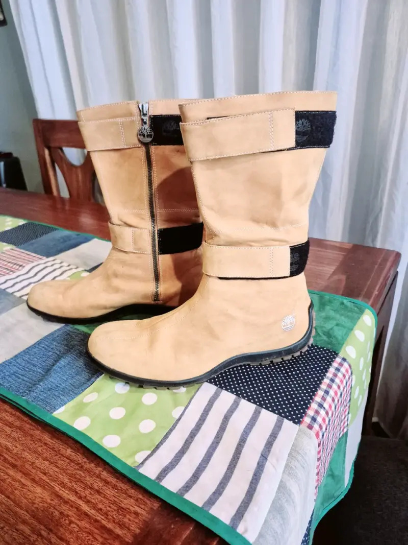 Botas de gamuza beige con cierre lateral - 3