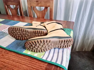 Botas de gamuza beige con cierre lateral - miniatura 4