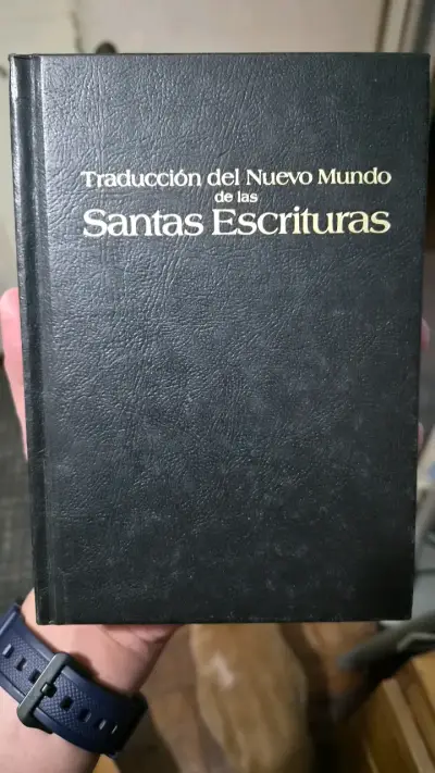 Biblia Traducción del Nuevo Mundo en buen estado - miniatura 1