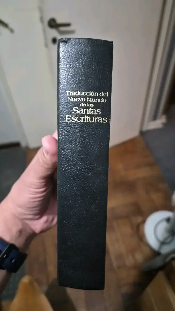 Biblia Traducción del Nuevo Mundo en buen estado - 2