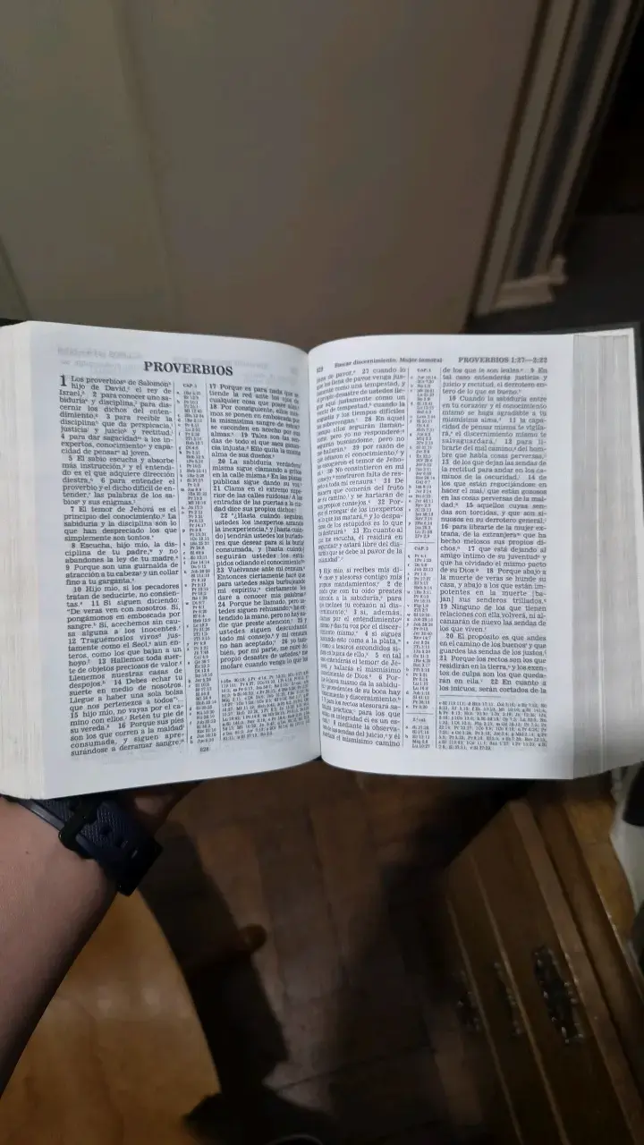 Biblia Traducción del Nuevo Mundo en buen estado - 4