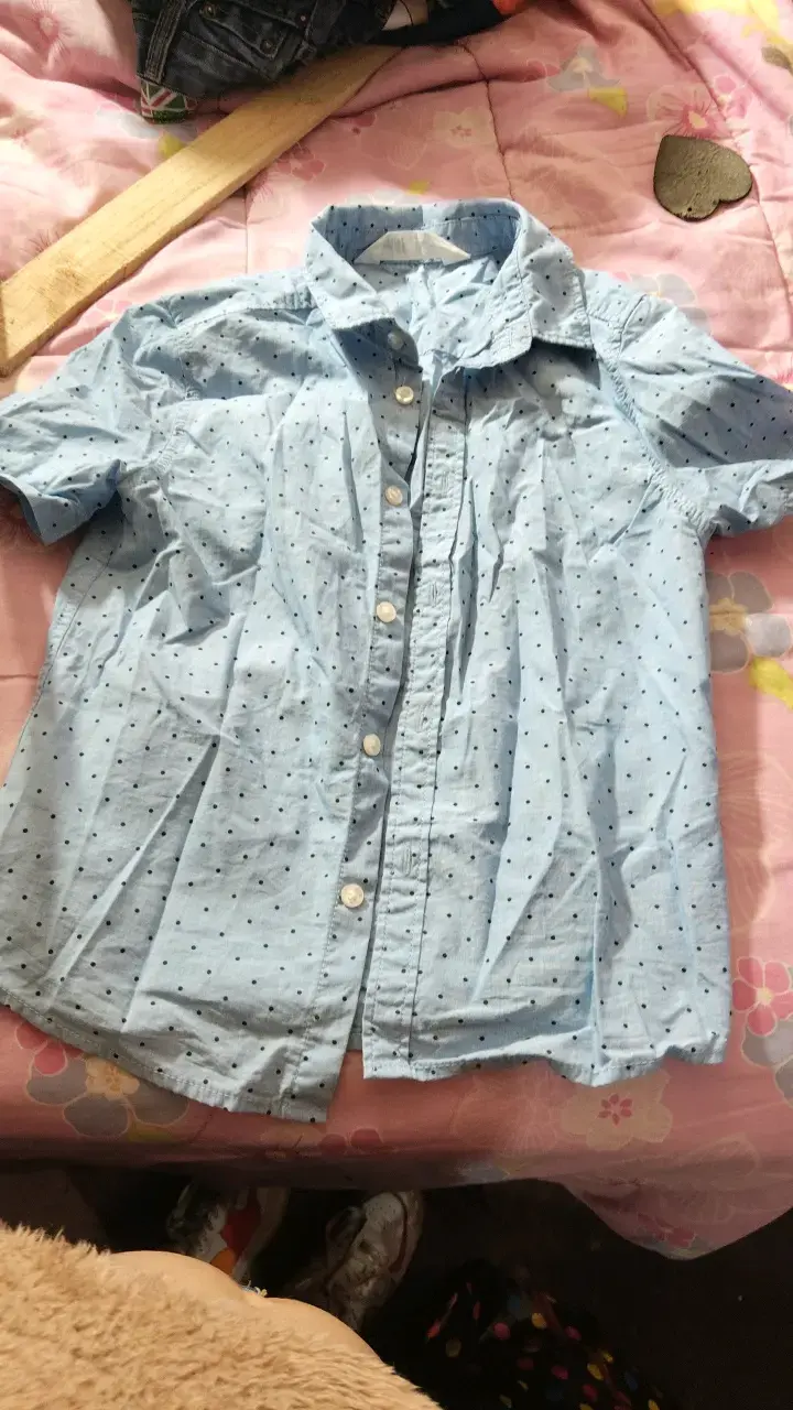 Camisa celeste con puntos para mujer