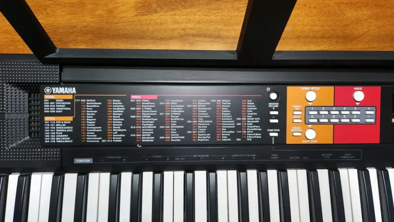 Teclado Yamaha PSR-F51 con soporte y adaptador - 2
