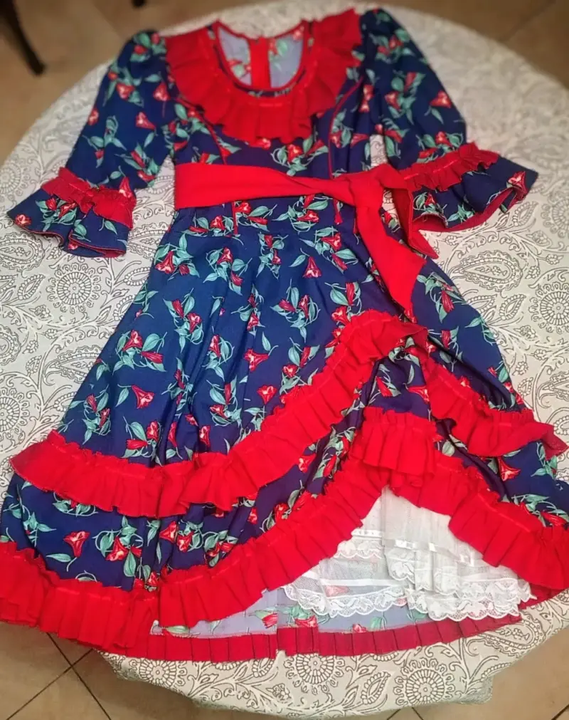 Lindo Vestido de Huasa China Talla 16 (con falso)