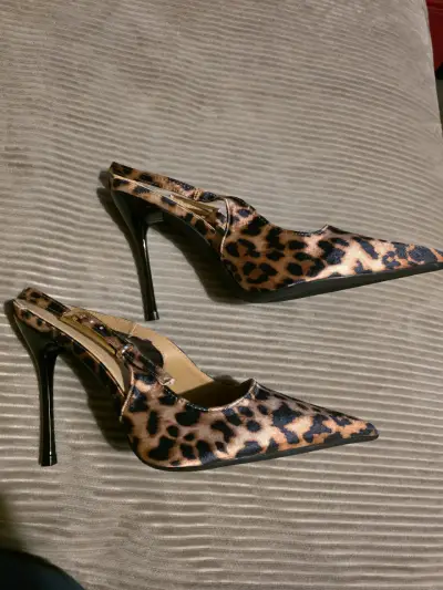 Tacones NUEVOS de Leopardo con Correa Ajustable - miniatura 2