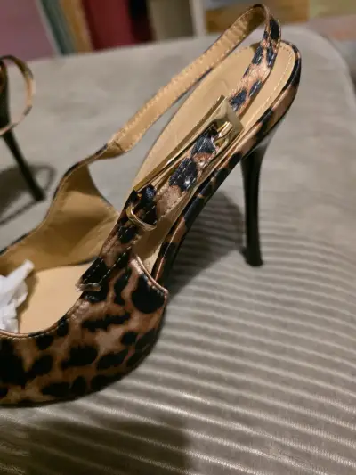 Tacones NUEVOS de Leopardo con Correa Ajustable - miniatura 4
