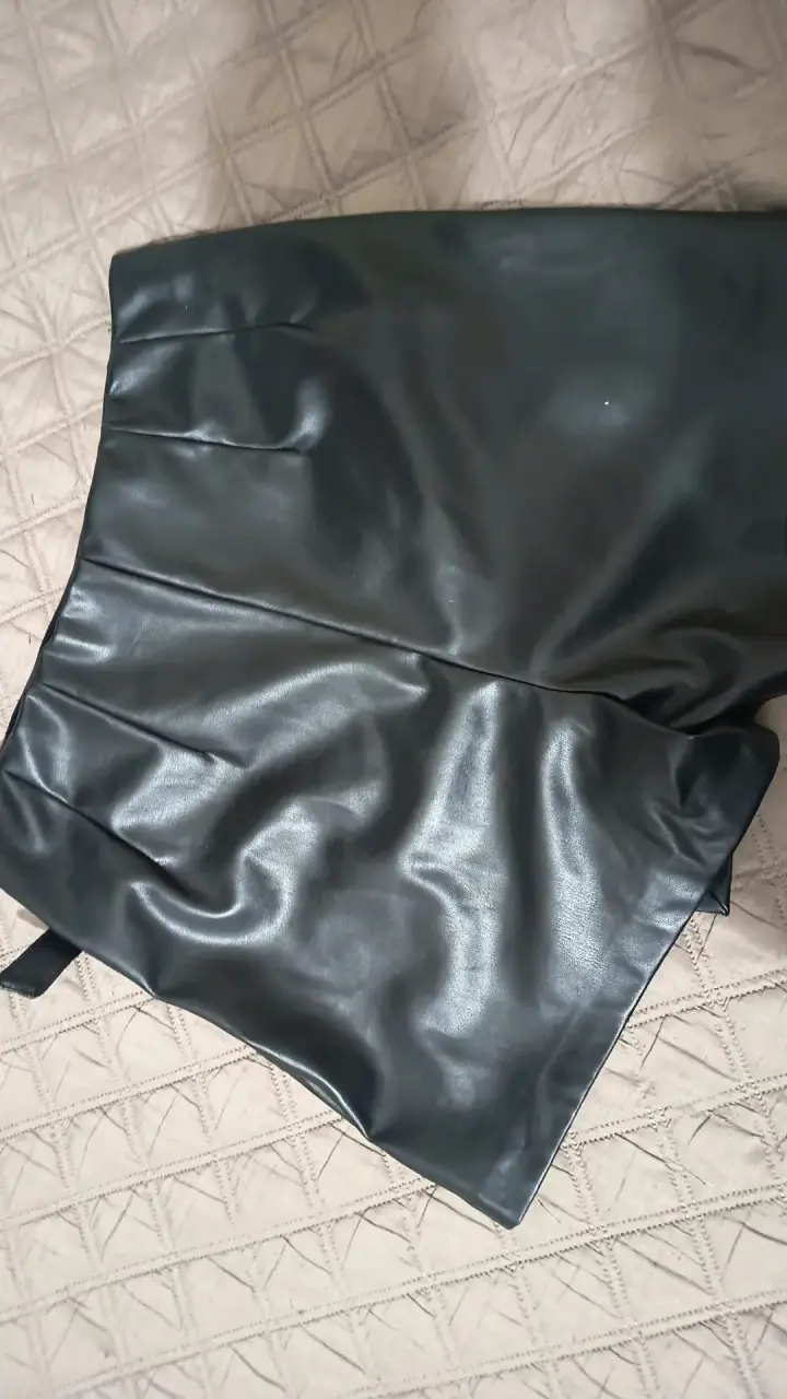 Falda corta de cuero sintético negra - 2