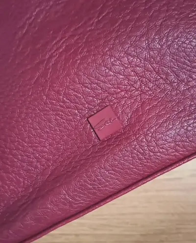 Cartera de cuero roja con correa ajustable - miniatura 2