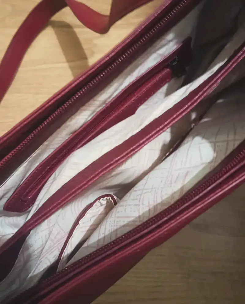 Cartera de cuero roja con correa ajustable - 3