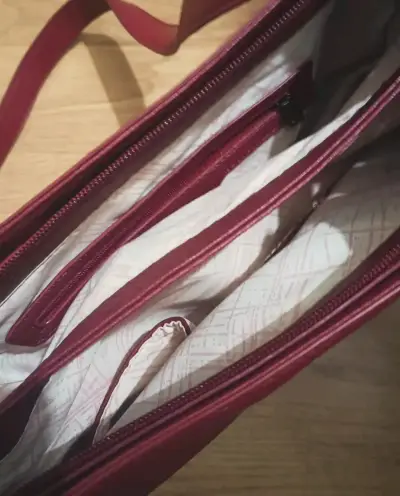 Cartera de cuero roja con correa ajustable - miniatura 3