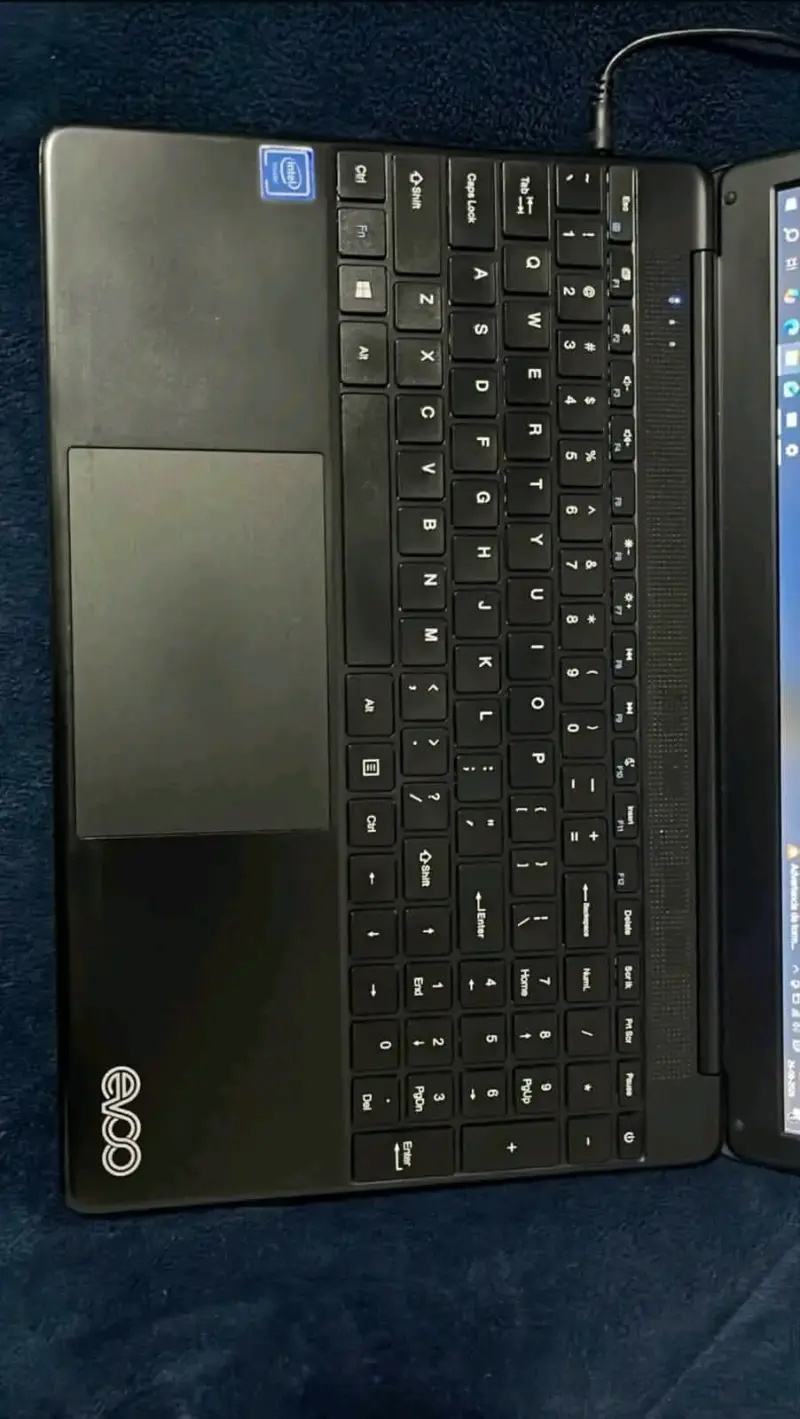 Notebook Evo con pantalla de 15 pulgadas - 3