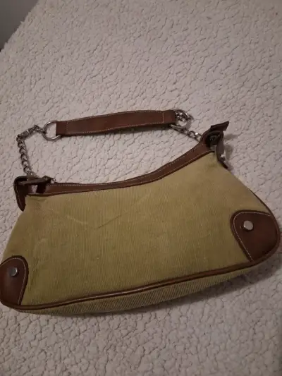 Cartera Alaniz verde con detalles en cuero - miniatura 1