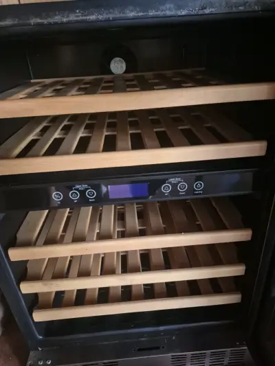 Refrigerador de vinos Blanik con control digital - miniatura 2