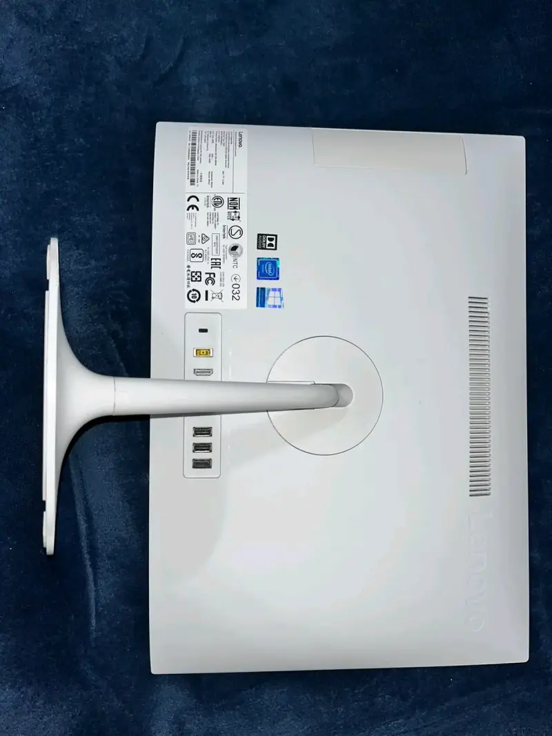 Computador All-in-One Lenovo 21.5 pulgadas - 2