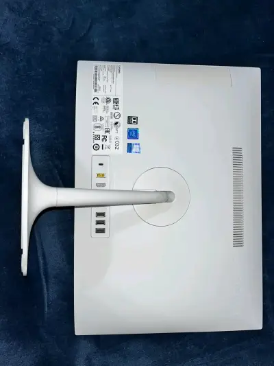 Computador All-in-One Lenovo 21.5 pulgadas - miniatura 2