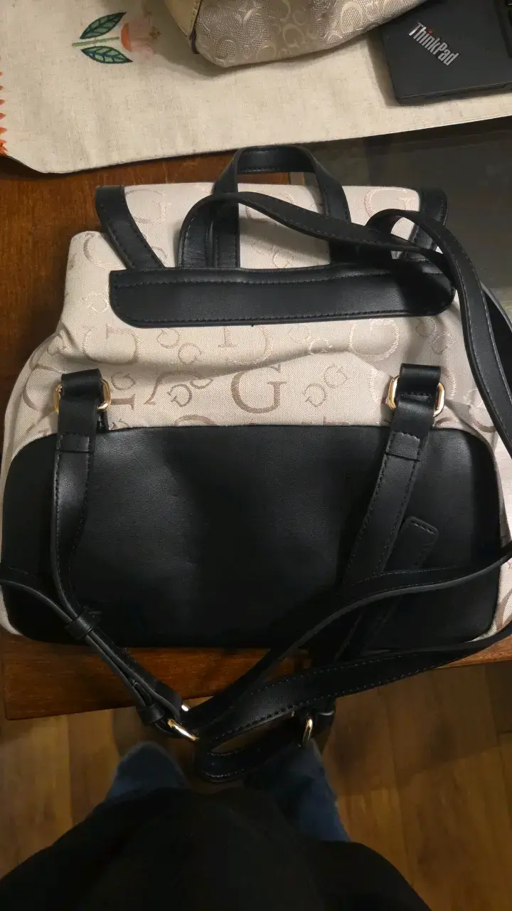 Mochila Guess beige con detalles en negro - 2