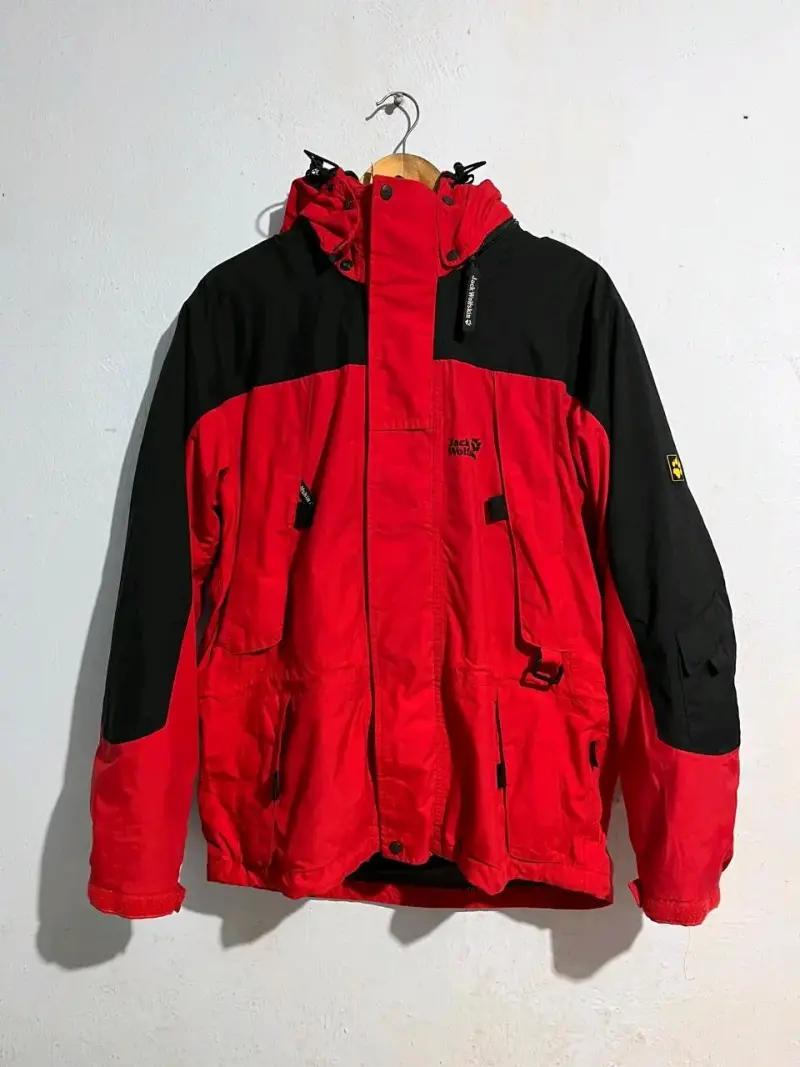 Chaqueta Jack Wolfskin roja y negra 2 en 1 - 1