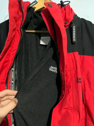 Chaqueta Jack Wolfskin roja y negra 2 en 1 - miniatura 2
