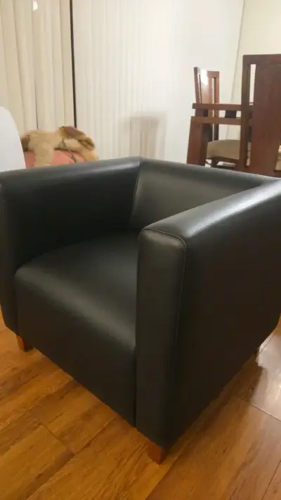 Sillón de cuero negro moderno - miniatura 2
